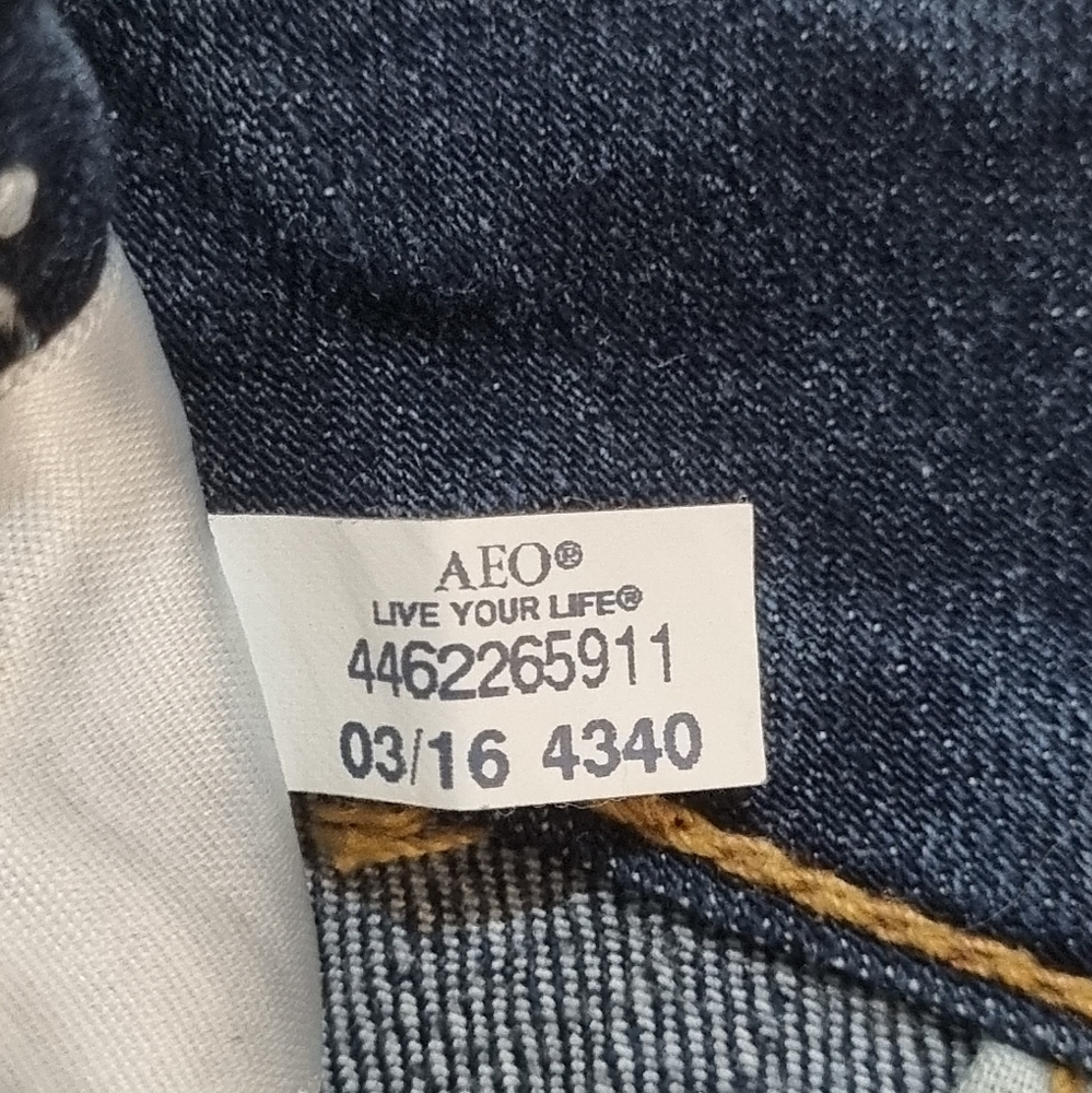 AMERICAN EAGLE OUTFITTERS "Shortie" Super Stretch Denim Shorts, Size US6 - Picture 10 of 10